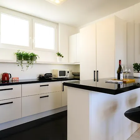 Peaceful Penthouse With Garage By Ndp Rent Apartment Rome Exterior photo